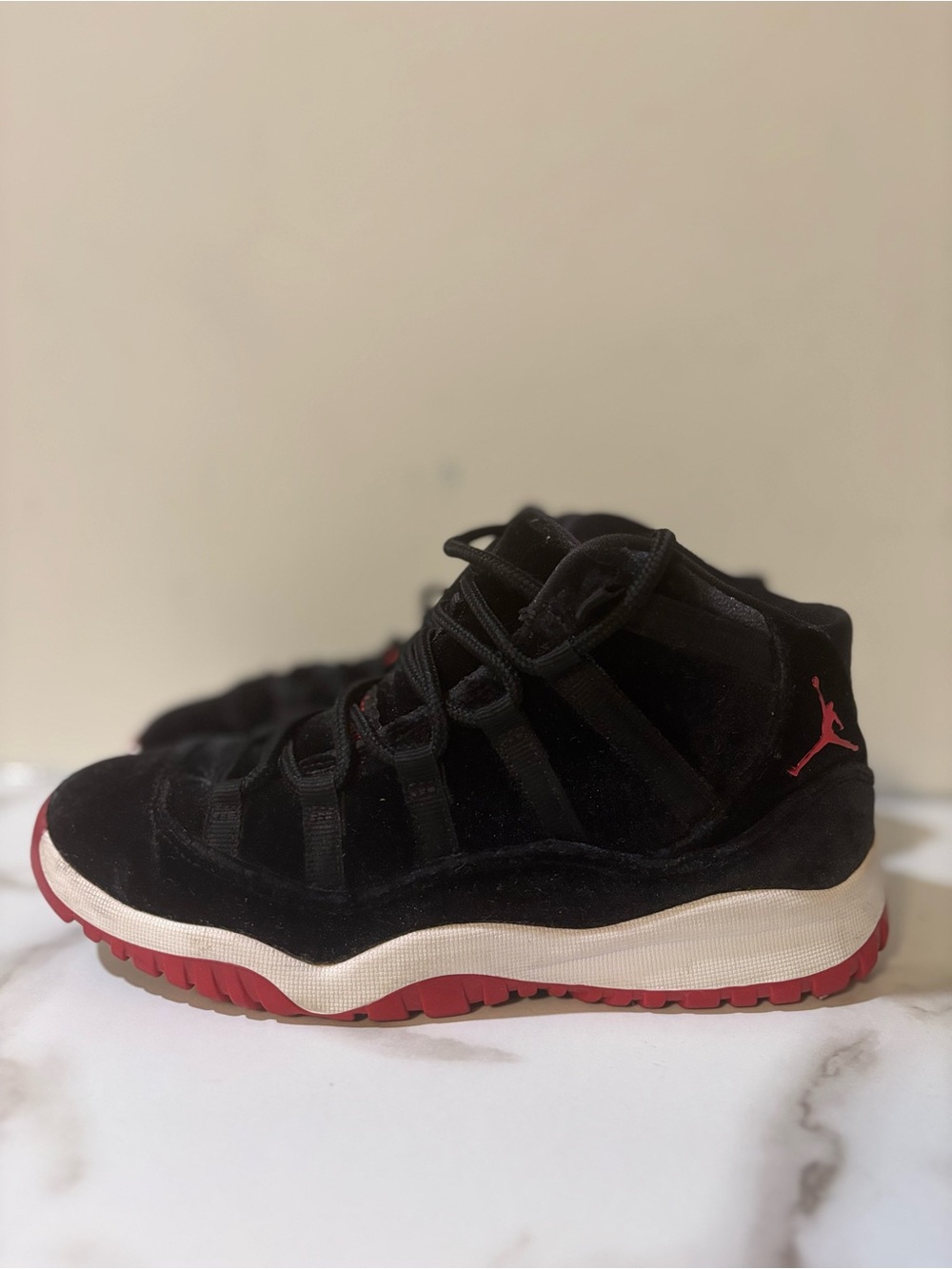 Air Jordan 11 Retro Bred Velvet Size 3 Youth